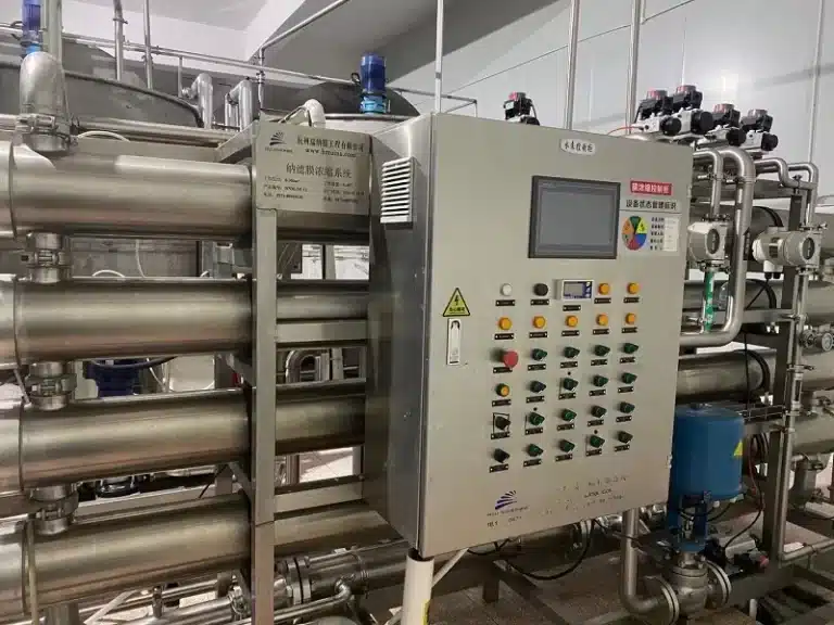 Machining machine (10)