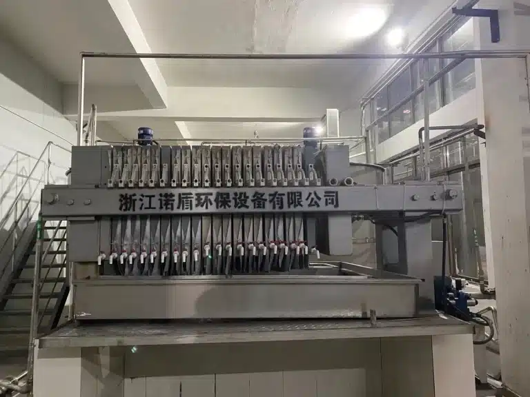 Machining machine (11)