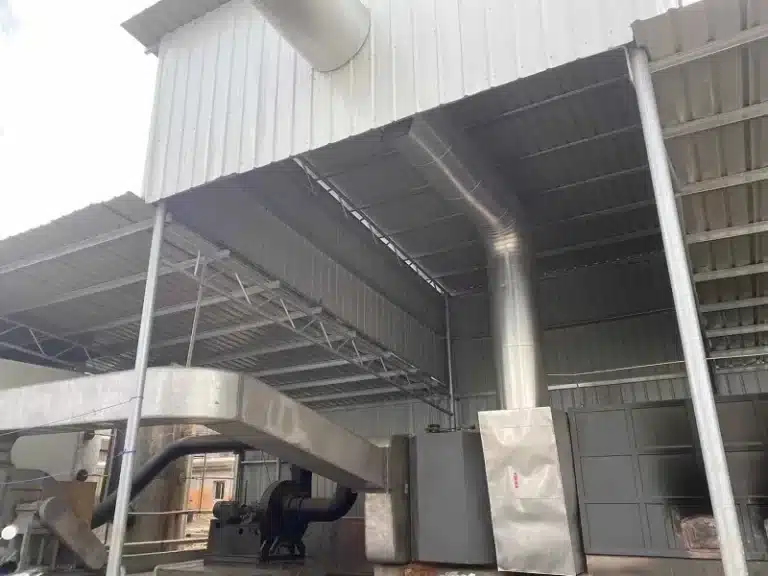 Machining machine (12)